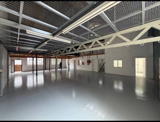 299M² WAREHOUSE TO LET IN HALFWAY HOUSE